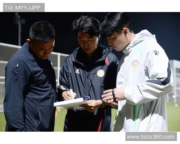 足球明星健身训练精彩瞬间全景展示与健身技巧分享